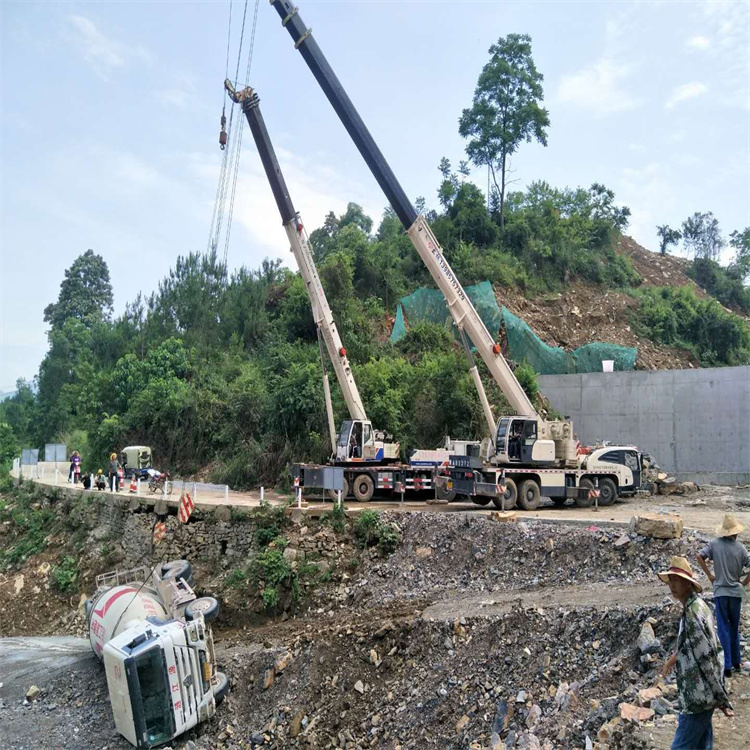 禅城汽车掉沟里叫吊车救援要多少钱